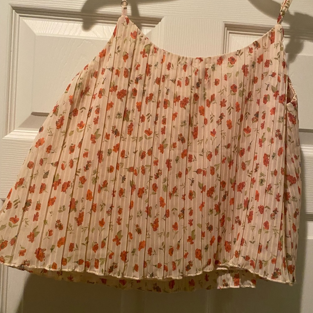 Chelsea & Violet cropped floral swing top